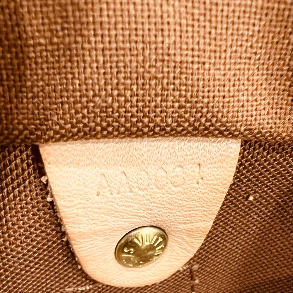 Authentic Louis Vuitton Speedy 30 in Monogram Canvas - Picture 7 of 16
